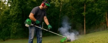 Motocoasa scoate fum? Descopera cauza inainte sa fie prea tarziu
